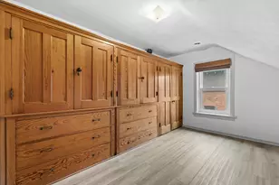 2237 N Lake Dr, Milwaukee, WI 53202 - Photo 28