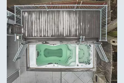 2237 N Lake Dr, Milwaukee, WI 53202 - Photo 42