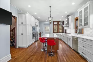 2237 N Lake Dr, Milwaukee, WI 53202 - Photo 8