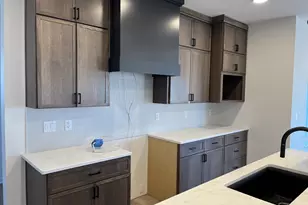 1367 Scotsland Ln, Oconomowoc, WI 53066 - Photo 10