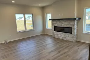 1367 Scotsland Ln, Oconomowoc, WI 53066 - Photo 8