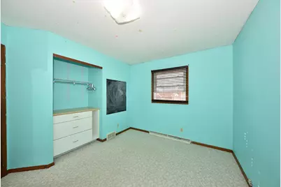 1329 N 11th Ave, West Bend, WI 53090 - Photo 18