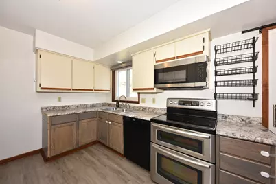 1329 N 11th Ave, West Bend, WI 53090 - Photo 10