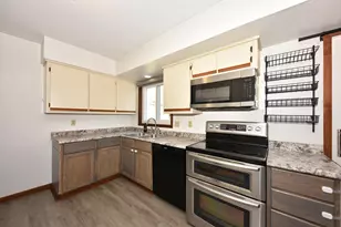 1329 N 11th Ave, West Bend, WI 53090 - Photo 10