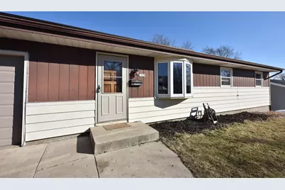 1329 N 11th Ave, West Bend, WI 53090 - Photo 2