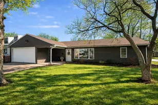805 N Oakwood Ave, Oconomowoc, WI 53066 - Photo 1