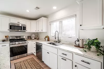 805 N Oakwood Ave, Oconomowoc, WI 53066 - Photo 22