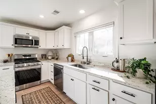 805 N Oakwood Ave, Oconomowoc, WI 53066 - Photo 22