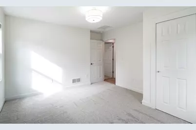 805 N Oakwood Ave, Oconomowoc, WI 53066 - Photo 42