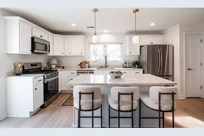 805 N Oakwood Ave, Oconomowoc, WI 53066 - Photo 16