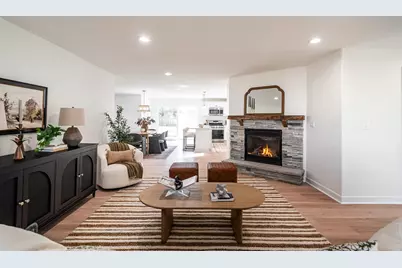 805 N Oakwood Ave, Oconomowoc, WI 53066 - Photo 10