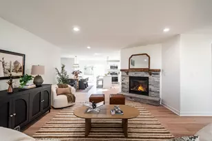 805 N Oakwood Ave, Oconomowoc, WI 53066 - Photo 10