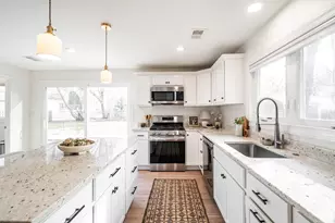 805 N Oakwood Ave, Oconomowoc, WI 53066 - Photo 20