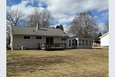 1337 N 9th St, Manitowoc, WI 54220 - Photo 2