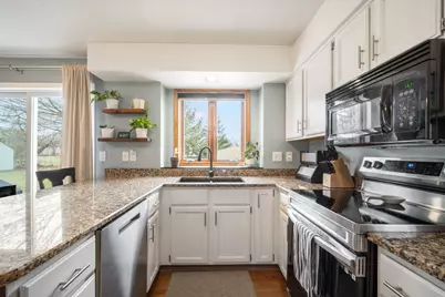 1677  Bernheim St, Oshkosh, WI 54904 - Photo 12