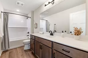 N101W16938 Tanglewood Dr, Germantown, WI 53022 - Photo 12