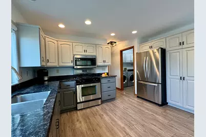 375  Regatta Dr, Port Washington, WI 53074 - Photo 6