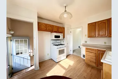 3207 S Austin St, Milwaukee, WI 53207 - Photo 8