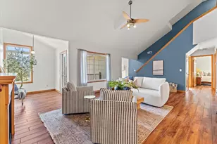 W398N5975 Autumn Woods Dr, Oconomowoc, WI 53066 - Photo 2