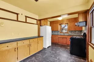 2058 S 87th St, West Allis, WI 53227 - Photo 8