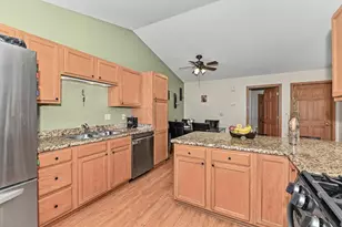 910 Century Wy, Racine, WI 53406 - Photo 18