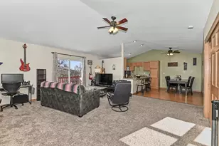 910 Century Wy, Racine, WI 53406 - Photo 10