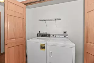 910 Century Wy, Racine, WI 53406 - Photo 32