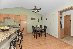 910 Century Wy, Racine, WI 53406 - Photo 14