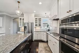 N49W18765 Emerald Hills Dr, Menomonee Falls, WI 53051 - Photo 8