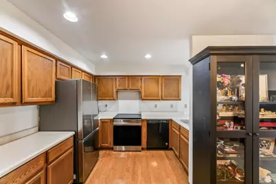 1055  Quinlan Dr #C, Pewaukee, WI 53072 - Photo 4