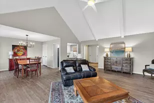 10327 N Savannah Ct, Mequon, WI 53092 - Photo 6