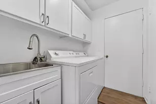 10327 N Savannah Ct, Mequon, WI 53092 - Photo 18