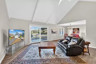 10327 N Savannah Ct, Mequon, WI 53092 - Photo 4