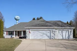 1905 Hunter Ct, Waukesha, WI 53189 - Photo 4