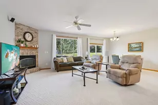 1905 Hunter Ct, Waukesha, WI 53189 - Photo 6