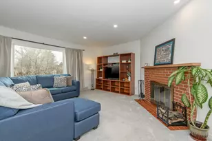 225 W Alta Loma Cir, Thiensville, WI 53092 - Photo 4