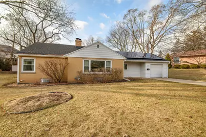 225 W Alta Loma Cir, Thiensville, WI 53092 - Photo 1
