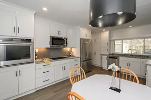 225 W Alta Loma Cir, Thiensville, WI 53092 - Photo 10