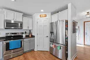 3850 Strawberry Glen Dr, Jackson, WI 53012 - Photo 10