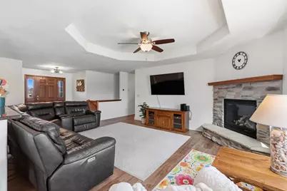 3850  Strawberry Glen Dr, Jackson, WI 53012 - Photo 18