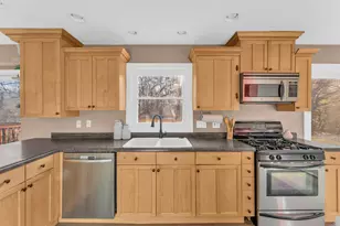 W313S6637 Spring Dr, Mukwonago, WI 53149 - Photo 12