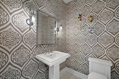 7032 N Barnett Ln, Fox Point, WI 53217 - Photo 22