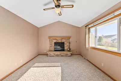 621 E Mary Ln, Oak Creek, WI 53154 - Photo 14