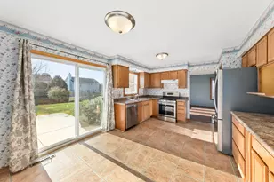 621 E Mary Ln, Oak Creek, WI 53154 - Photo 8