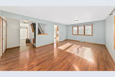 621 E Mary Ln, Oak Creek, WI 53154 - Photo 4