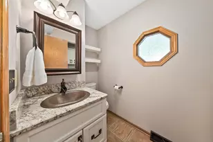 621 E Mary Ln, Oak Creek, WI 53154 - Photo 16