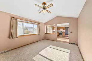 621 E Mary Ln, Oak Creek, WI 53154 - Photo 12