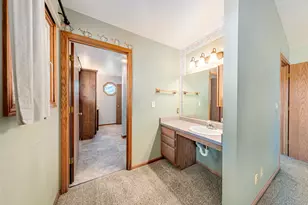 621 E Mary Ln, Oak Creek, WI 53154 - Photo 24