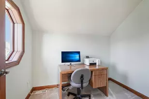 6435 River Pointe Dr, Franklin, WI 53132 - Photo 20