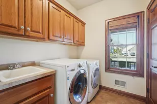 6435 River Pointe Dr, Franklin, WI 53132 - Photo 30